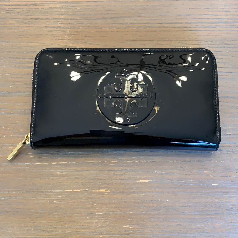 Tory Burch black patent wallet. Gently used.